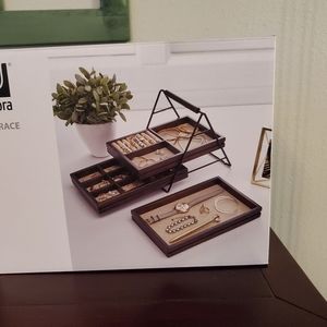 Umbra Terrace Jewelry Tray – Three-Tier Jewelry Tray With Three Sliding Linen